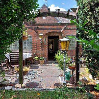 1302 Blick zur Terrasse u. Garage