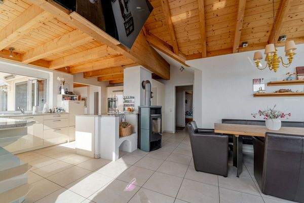 Essbereich mit Kaminofen 