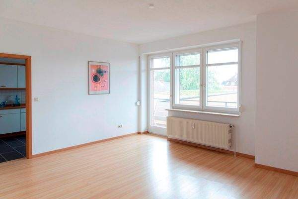 lichtdurchflutetes Wohnzimmer