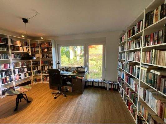 Büro mit Zugang in den Garten