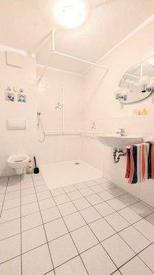 Badezimmer mit Dusche