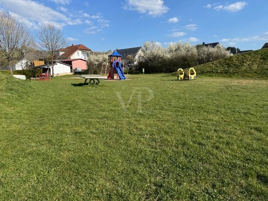 Spielplatz hinter dem Haus