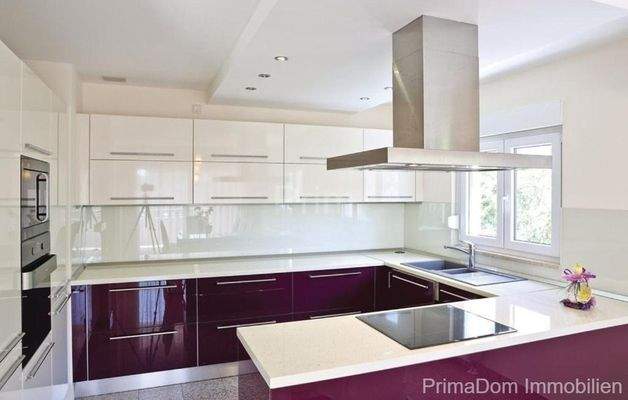 Einbauküche mit Elektrogeräten