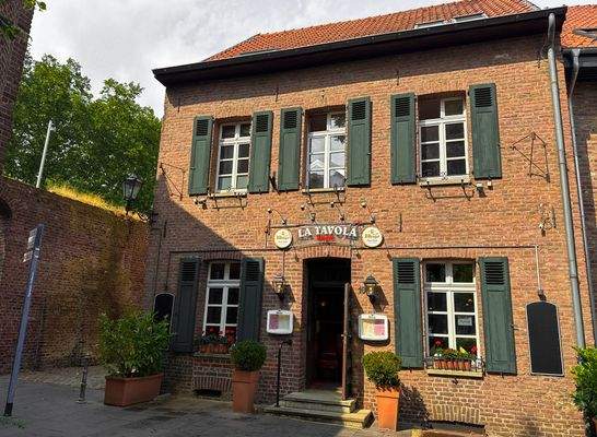 Außenansicht - Außengastronomie möglich