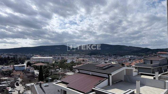 Elegant Semi-Detached Villas with Private Pools in İzmir