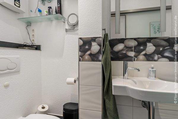 Badezimmer mit Dusche