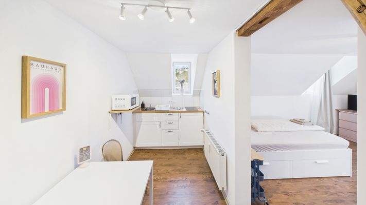 Küche mit Tisch 4.OG