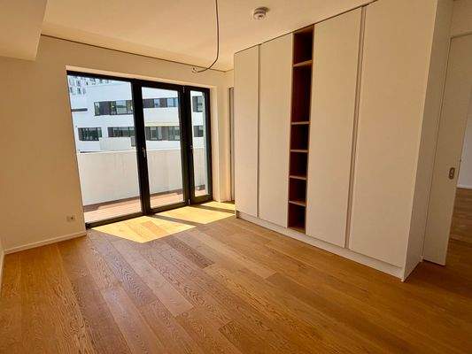 Schlafzimmer mit Kleiderschrank