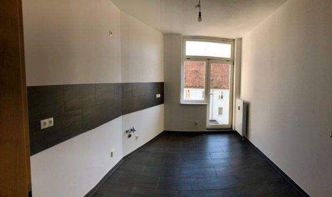 Küche mit Zugang Balkon