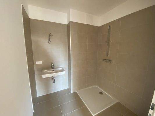 Badezimmer mit Dusche 