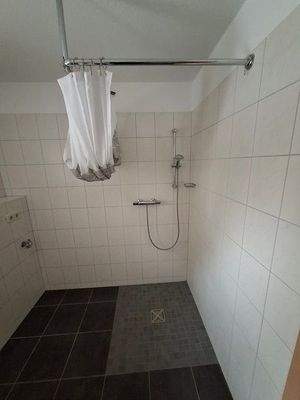 Bad mit Dusche.jpg