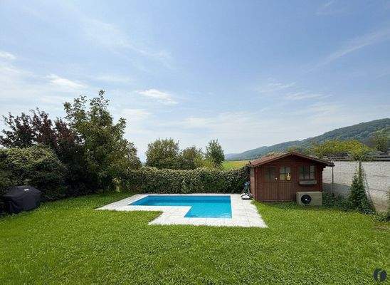 Ausblick auf den Garten von der Terrasse aus