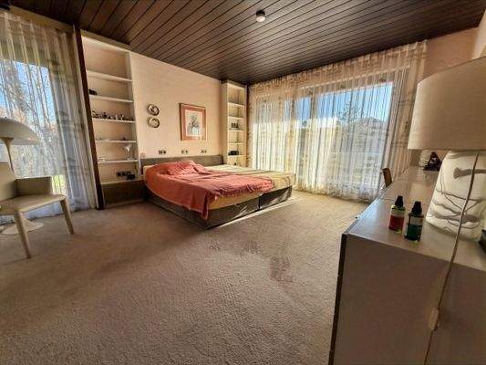 Schlafzimmer mit Balkon EG