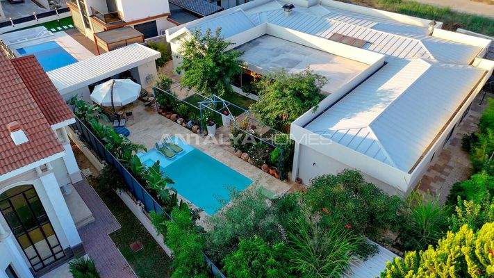 Detached House with Private Pool and Garden for Sale in Belek