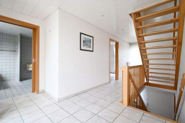 Gebäudeteil LINKS - Flur (Blick 1)