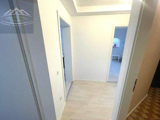 Flur zur Einliegerwohnung UG