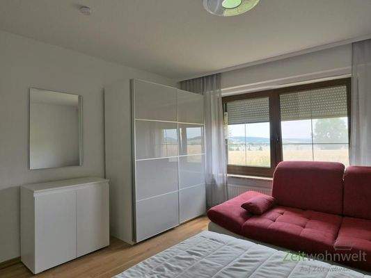 Kommode und Kleiderschrank