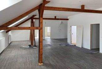 Wohnraum, weisse Türen kommen