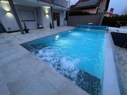 Pool bei Nacht1