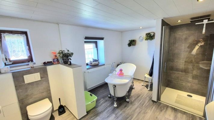 Modernes Badezimmer