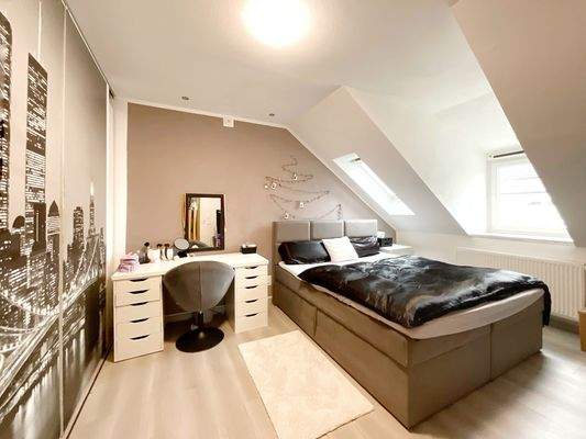 Schlafzimmer mit Einbauschrank