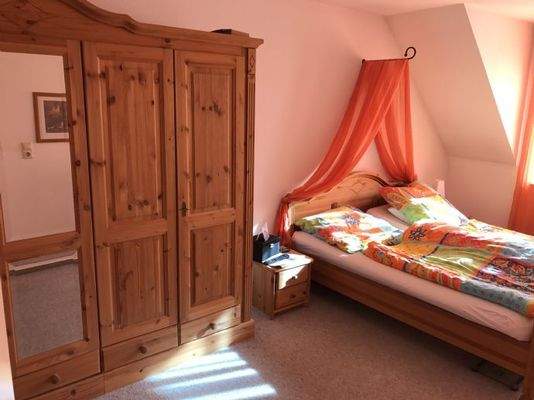 Schlafzimmer Bild 2 im OG