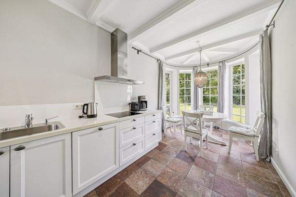 Küche rechts  mit Erker 