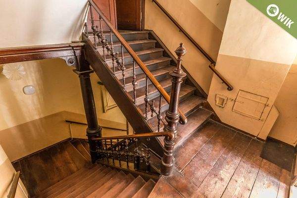 STUFENWEISE HISTORISCH...