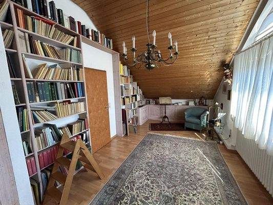 Wohnlich ausgebaute Bühne