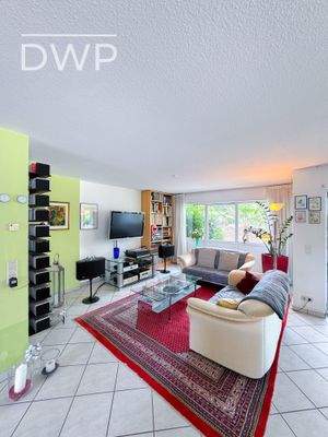 Offenes und helles Wohnzimmer 