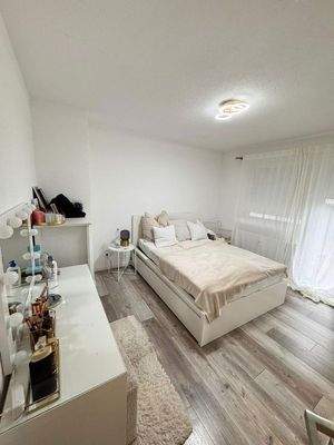 Schlafzimmer + Terrasse