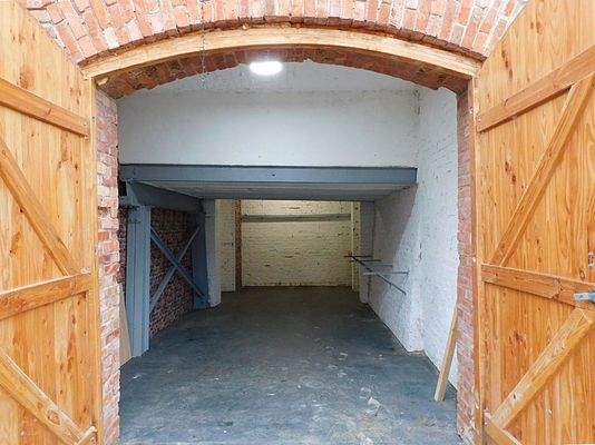 Große Garage von innen