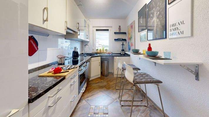 Küche mit Einbauküche