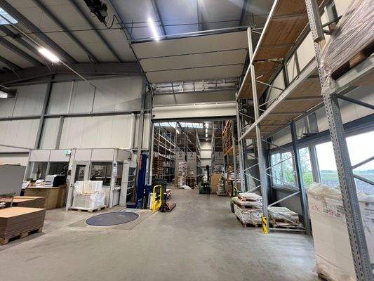 Blick un Richtung Lagerhalle