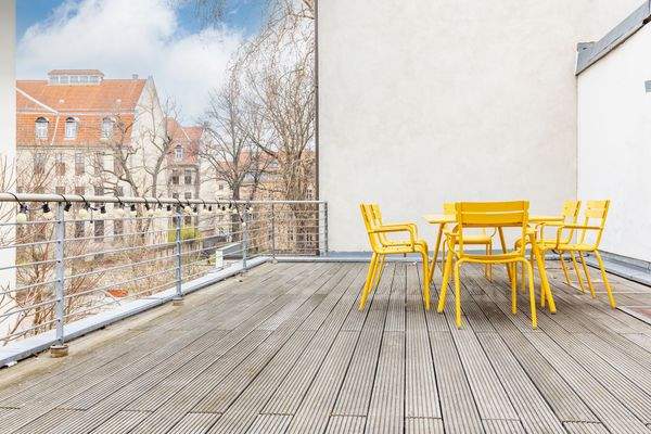 Dachterrasse zum grünen Hof