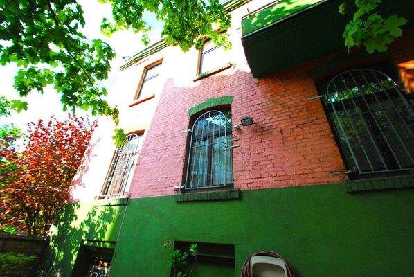 Seitenansicht vom Patio aus gesehen