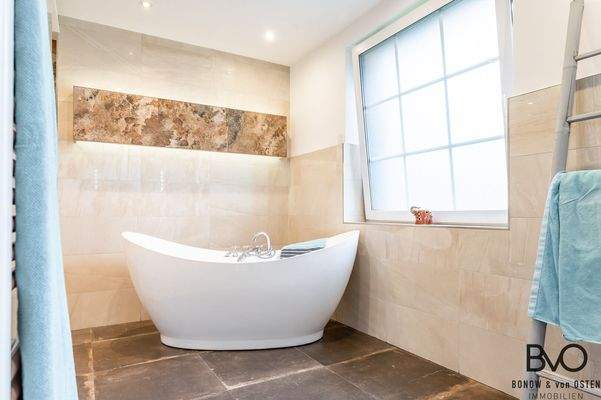 Freistehende Design-Badewanne