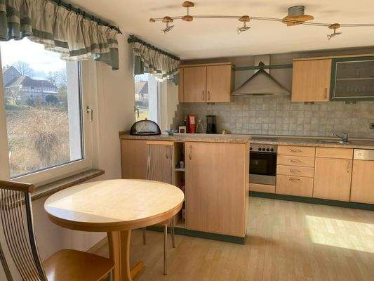 Küche mit Einbauküche