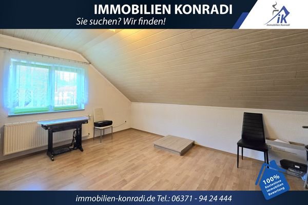 Schlafzimmer DG