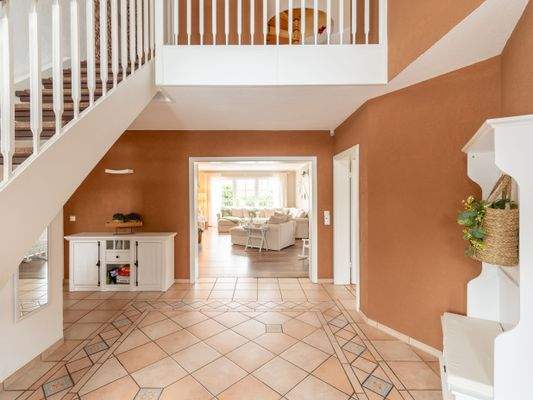 Eingangsbereich mit Blick auf das Wohnzimmer 