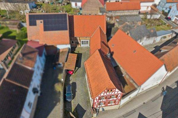 Drohnenaufnahme Wohnhaus, Hof und Scheune