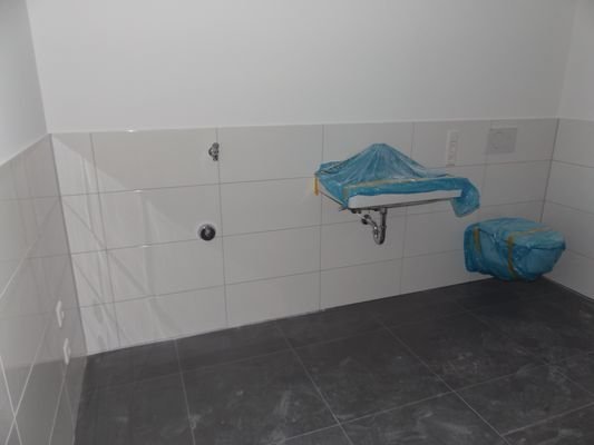Duschbadezimmer mit Waschmaschinenanschluss