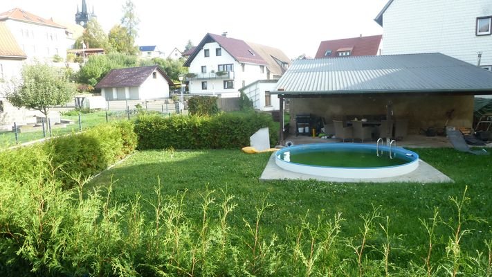 Freizeitteil mit Pool und Terrasse