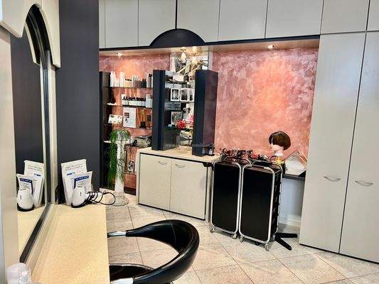 Friseur-parrucchiere-comprare-kaufen-mieten-centro-Salone-Meran-