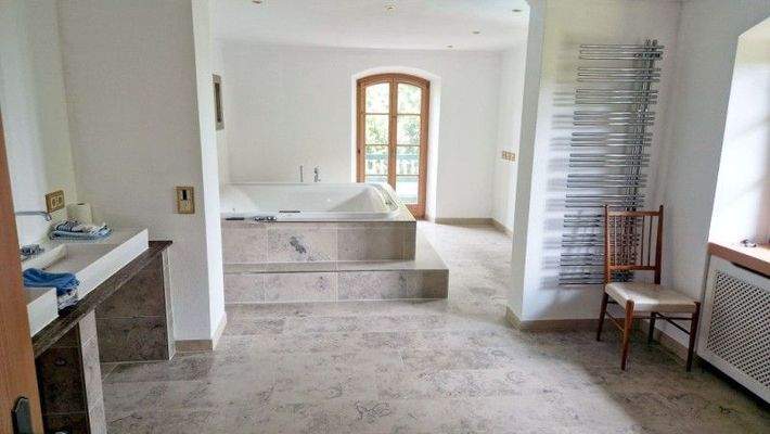 OG - Bad mit Whirlpool