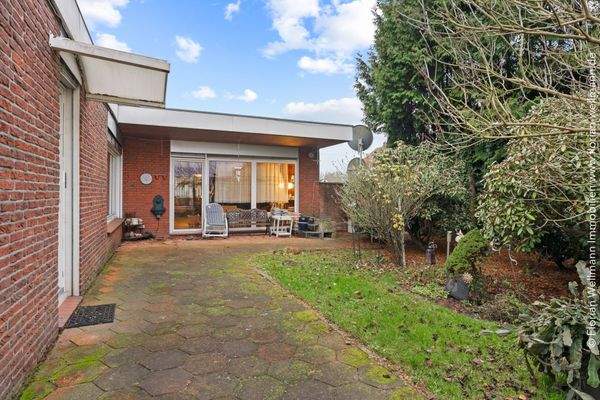  Atriumähnlicher Innenhof mit Terrassenbereichen