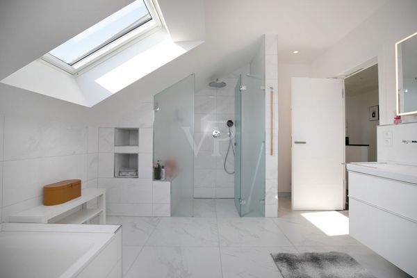 Tageslichtbadezimmer Dachgeschoss (I)