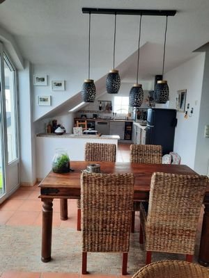 Eßbereich mit Blick in Küche