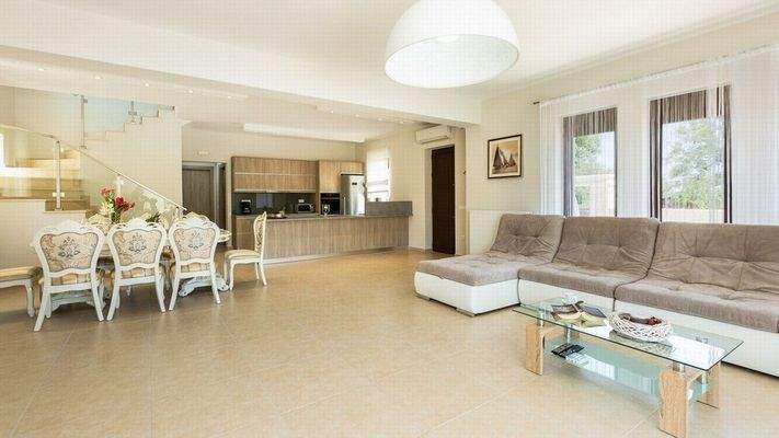 Stonevilla For Sale in Almirida, Stonevilla For Sa