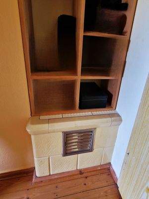 Heizungsschächte in 2 Zimmern im Obergeschoß